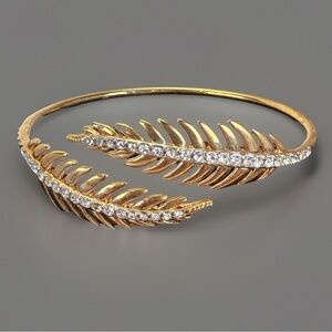 Beautiful goldtone bling delicate leaf Juicy Couture cuff bracelet
